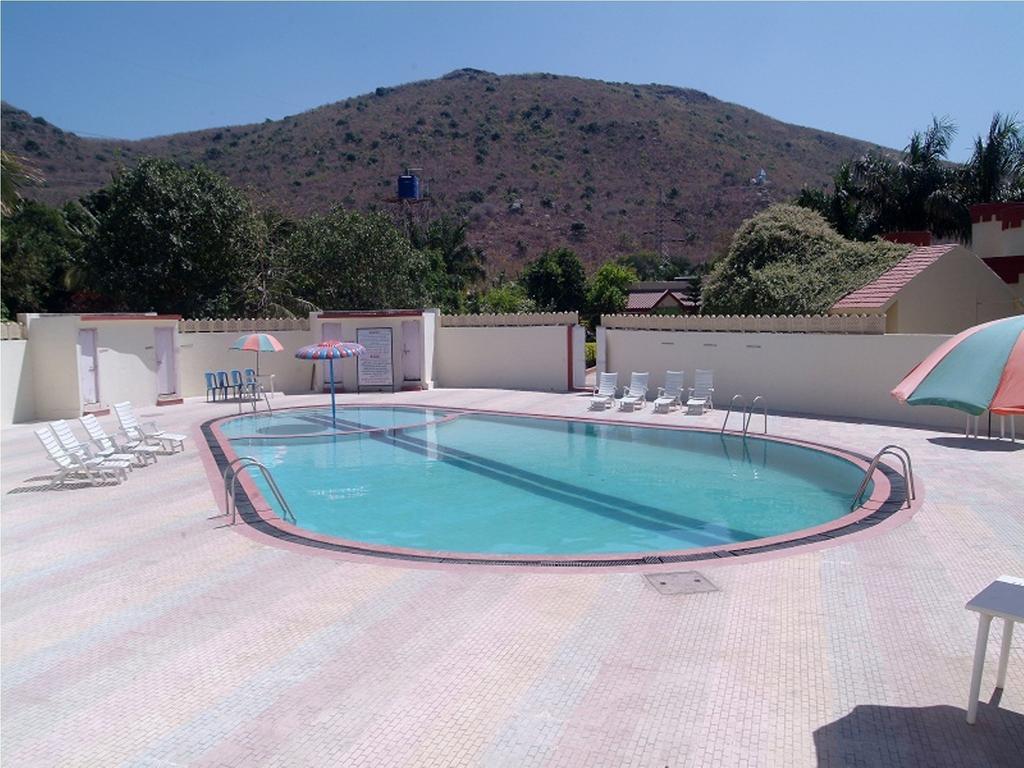 Leo Resorts Junagadh Esterno foto