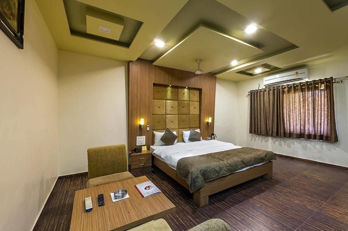 Leo Resorts Junagadh Esterno foto