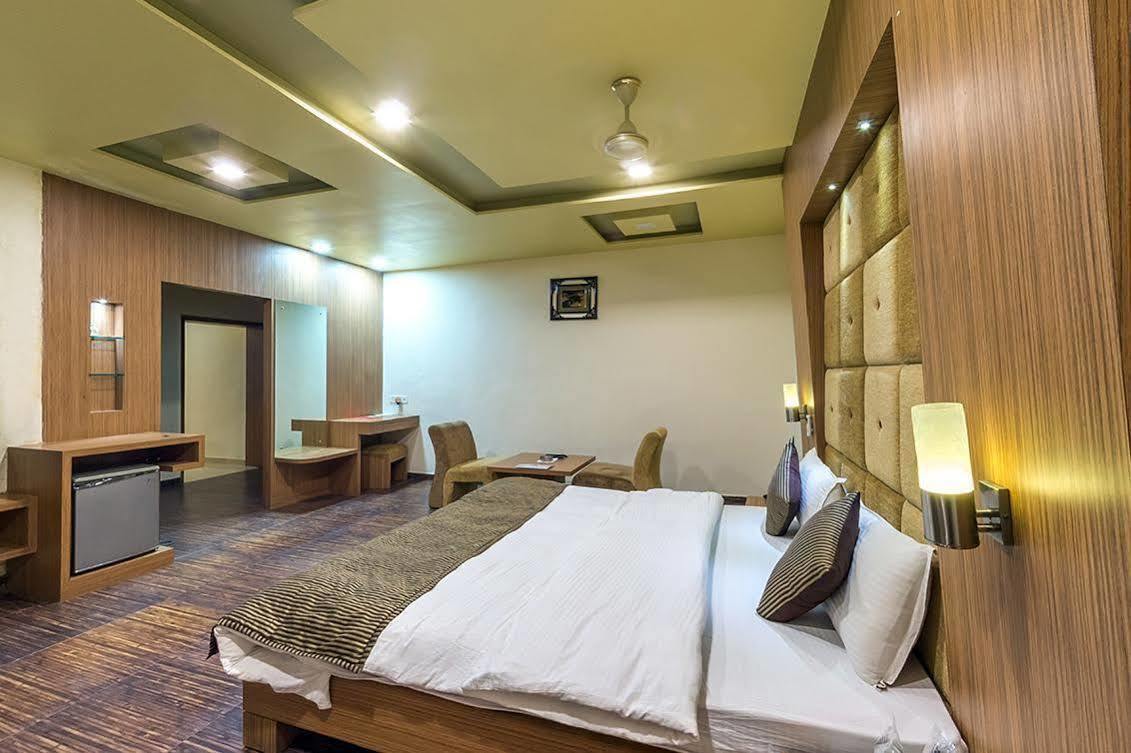 Leo Resorts Junagadh Esterno foto