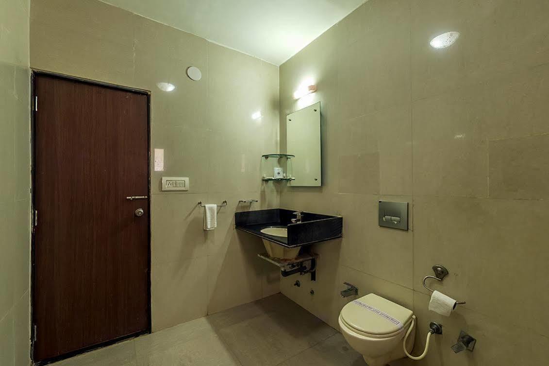 Leo Resorts Junagadh Esterno foto